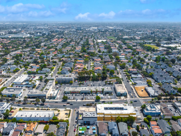 1800, 1812-1908, 2000-2008, 2010 N. Sepulveda, Manhattan Beach, CA 90266