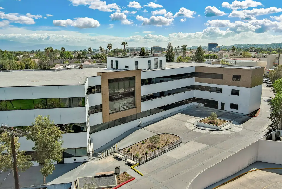 18757 Burbank Blvd, Tarzana, CA 91356