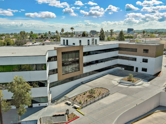 18757 Burbank Blvd, Tarzana, CA 91356